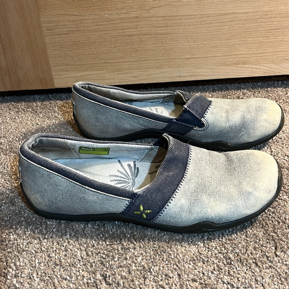 Ahnu Jacki Pro Shoes Blue Leather Slip On Comfort Shoes